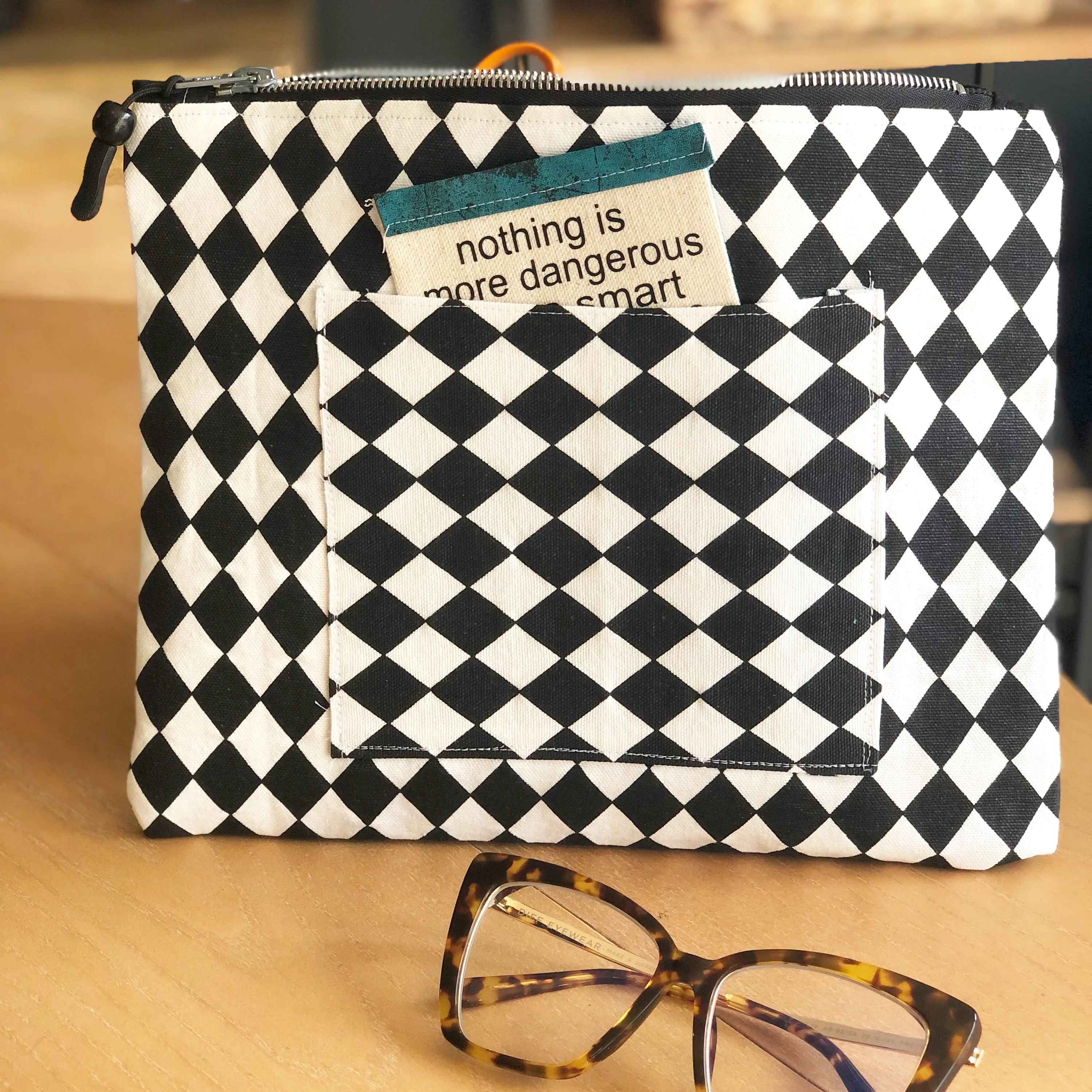 diamond pocket - canvas zip bag