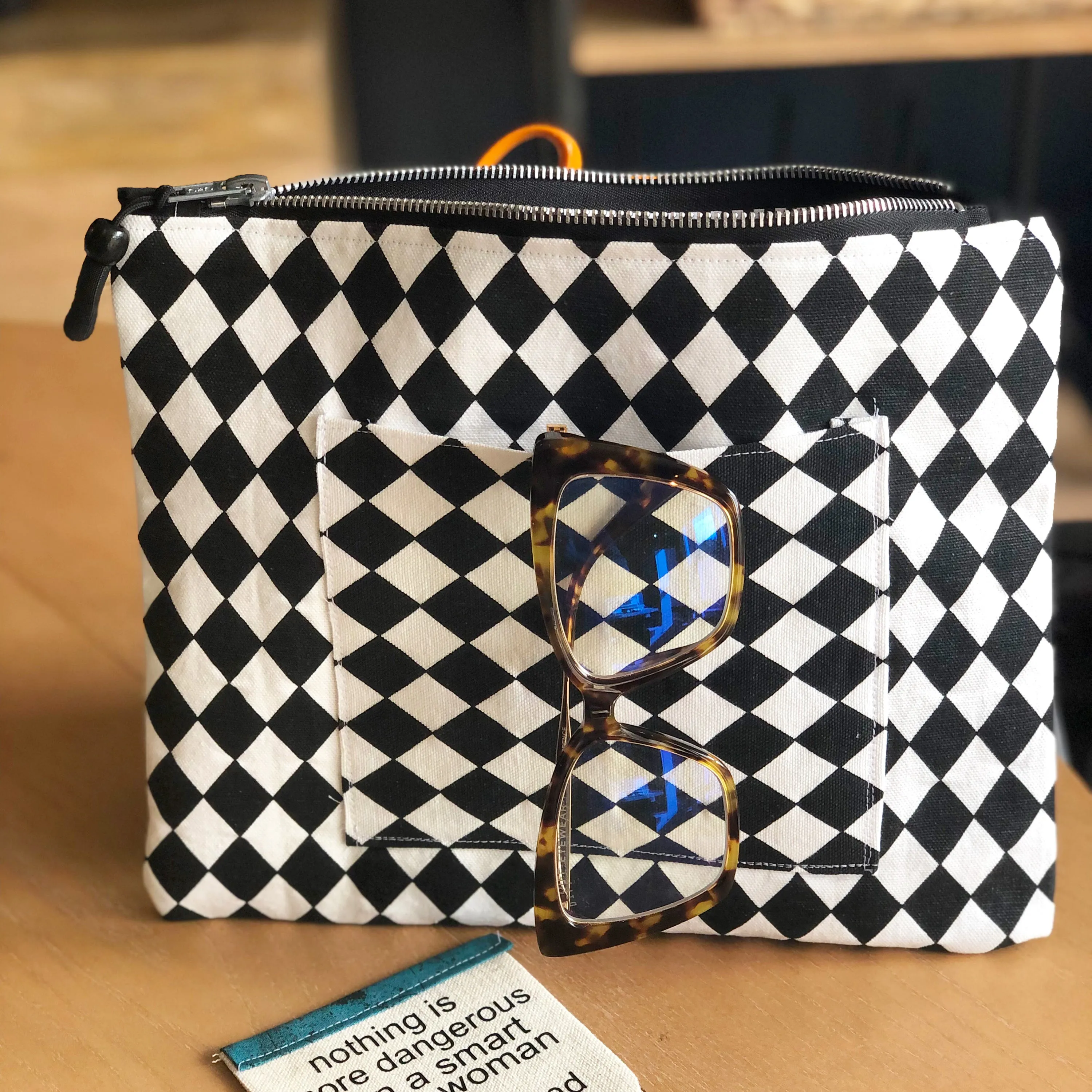 diamond pocket - canvas zip bag