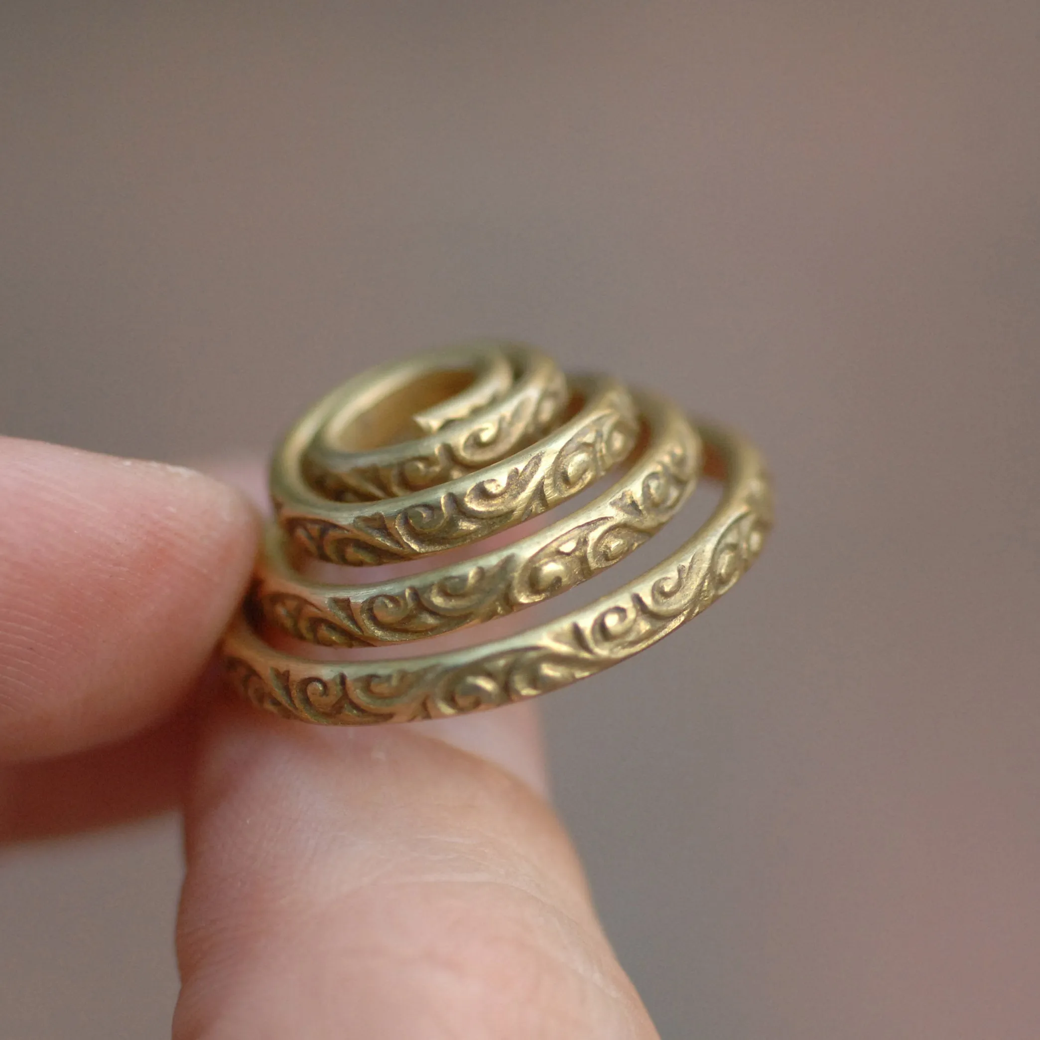 Flourish patterned gallery wire for making rings 2.8mm wide ring band