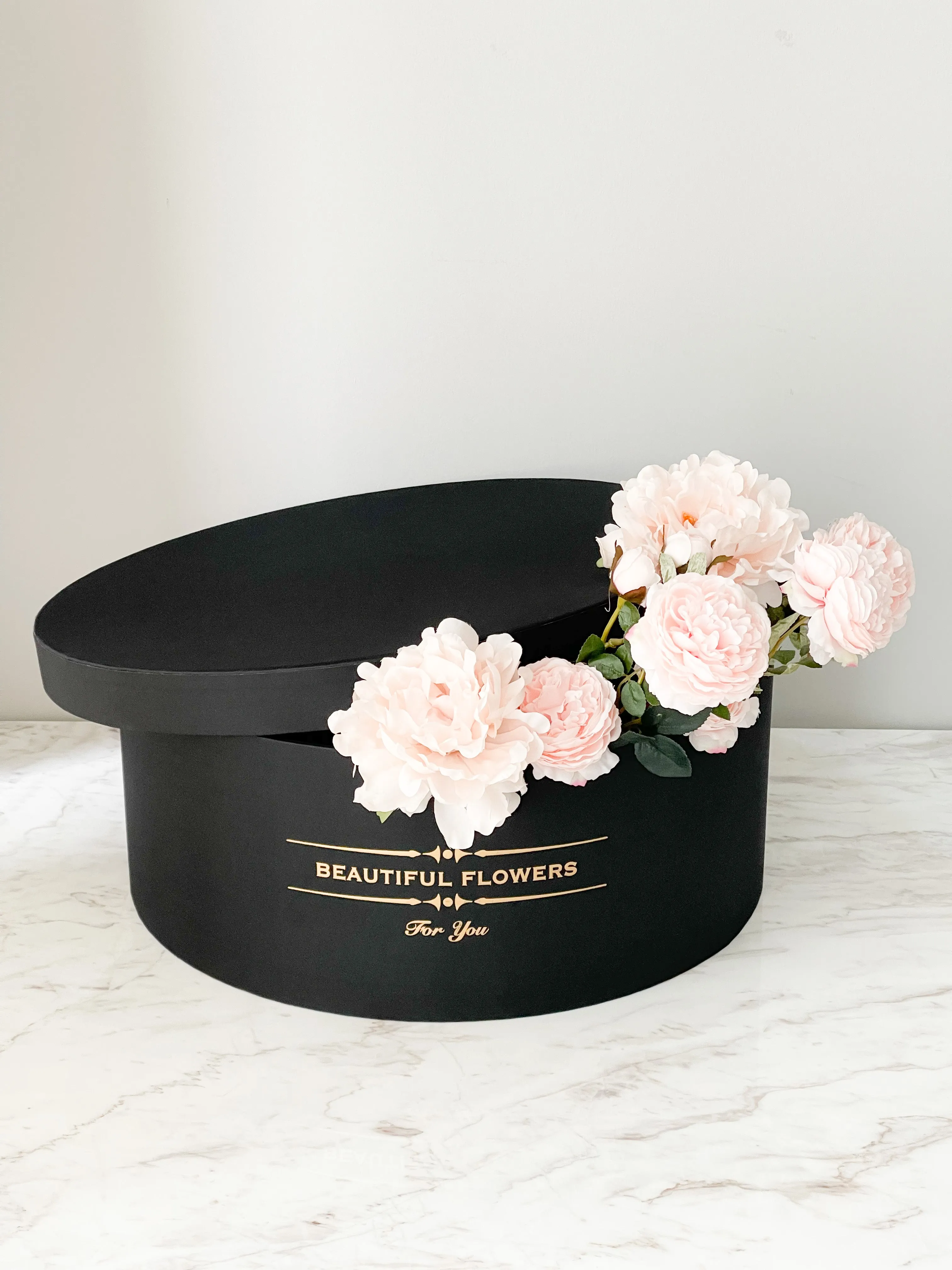 Large Black Round Flower Box – Versatile and Timeless
