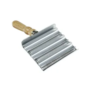 Square Metal Curry Groomer