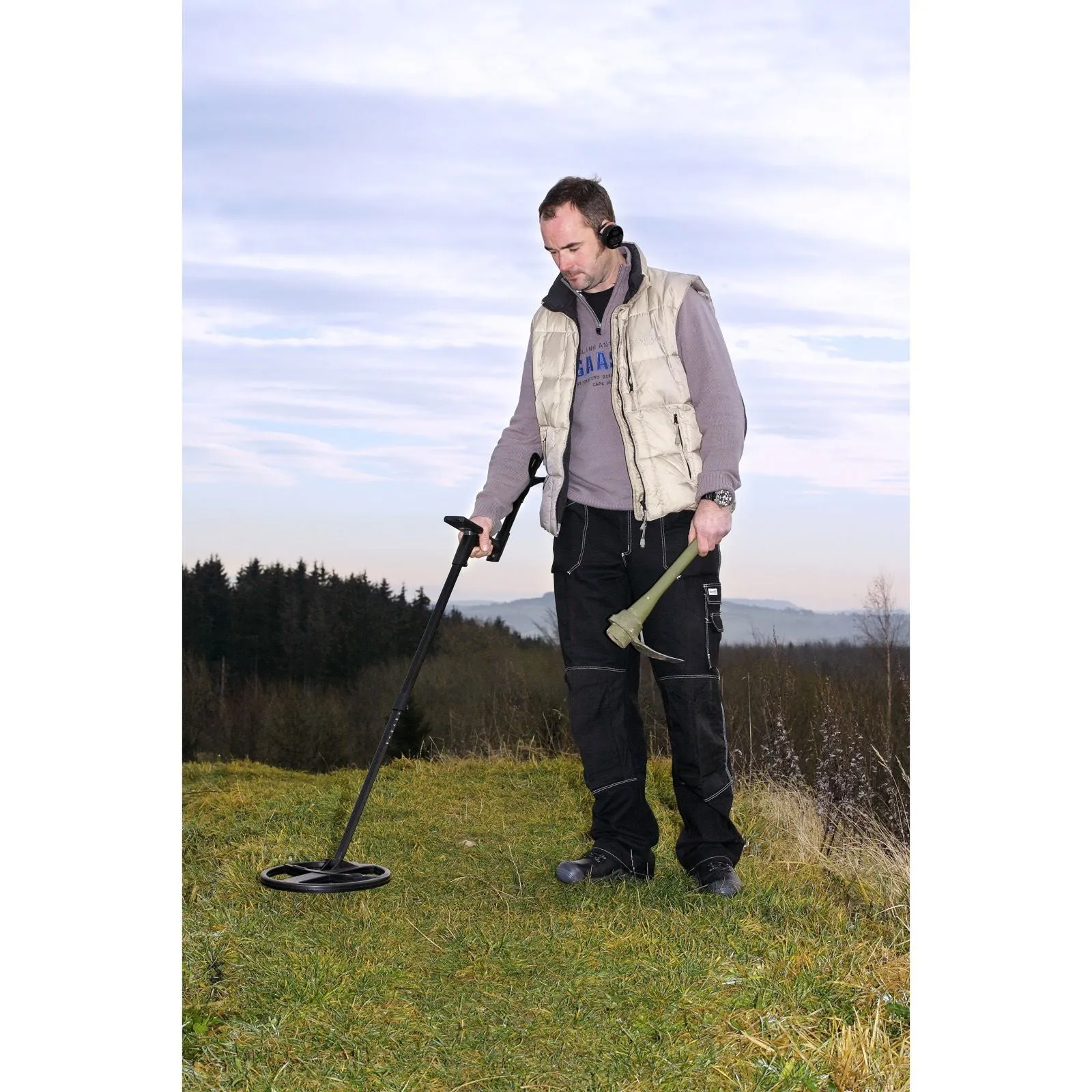 XP Deus Metal Detector w/ WS5 Wireless Headphones, Remote, 11” X35 Search Coil